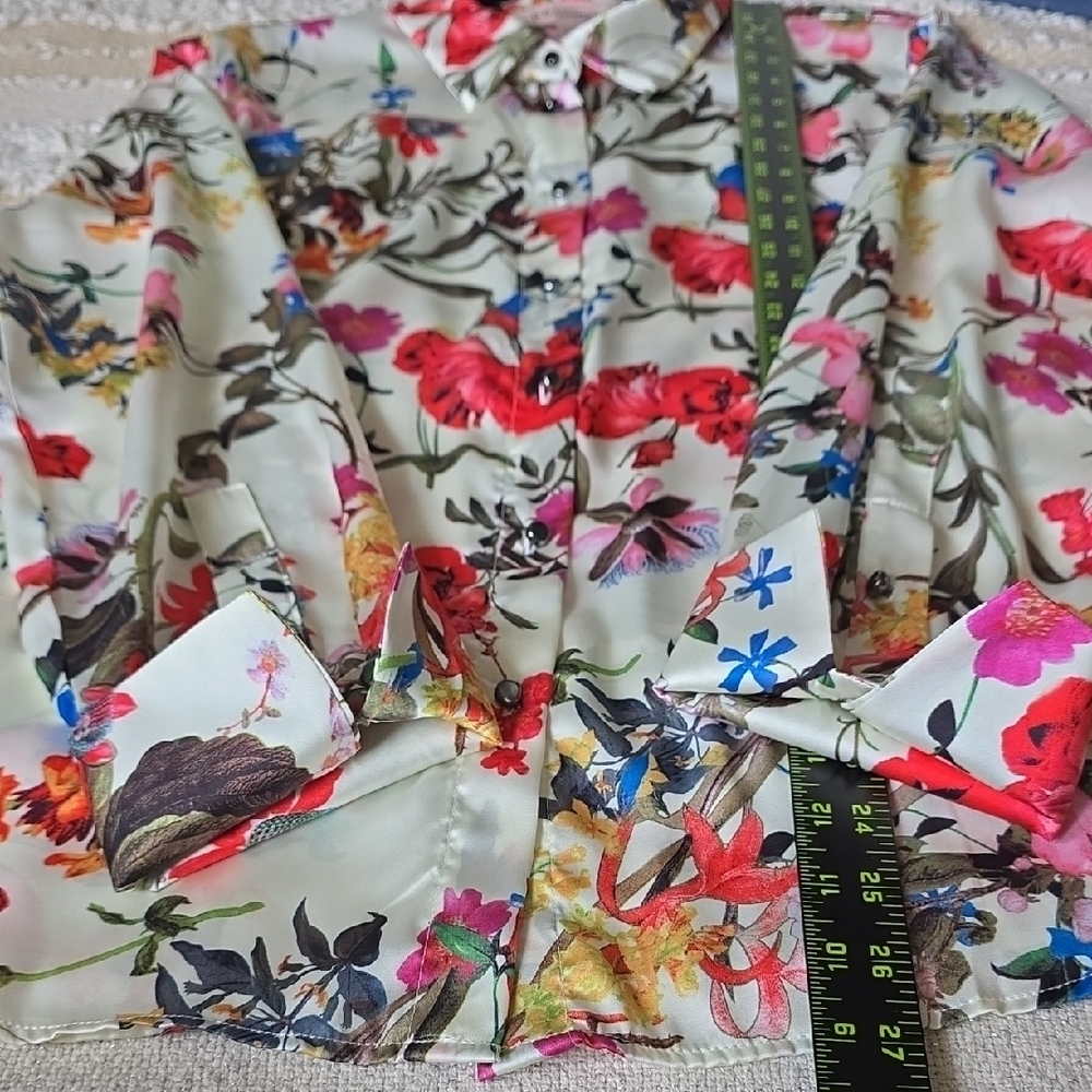 Philosophy Cream Floral Button-Front Blouse with Red & Blue Accents XL - Picture 7 of 9